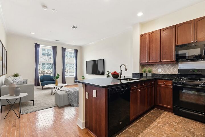 Property Photo: 61 Grand St 2L NJ 07302