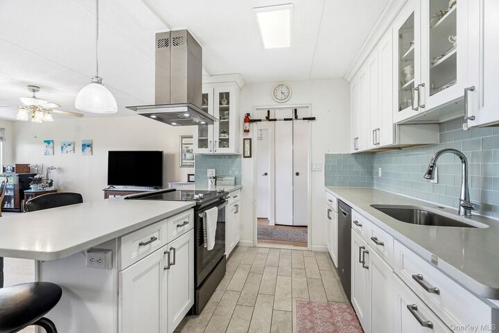 Property Photo: 200 High Point Drive 214 NY 10530