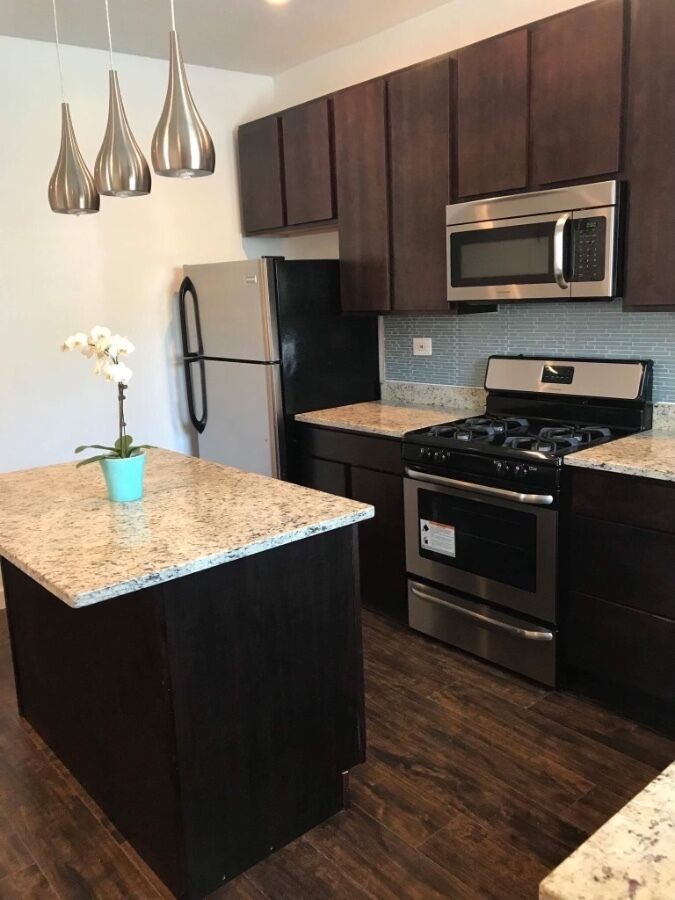 Property Photo:  3943 W Addison Street 1R  IL 60618 