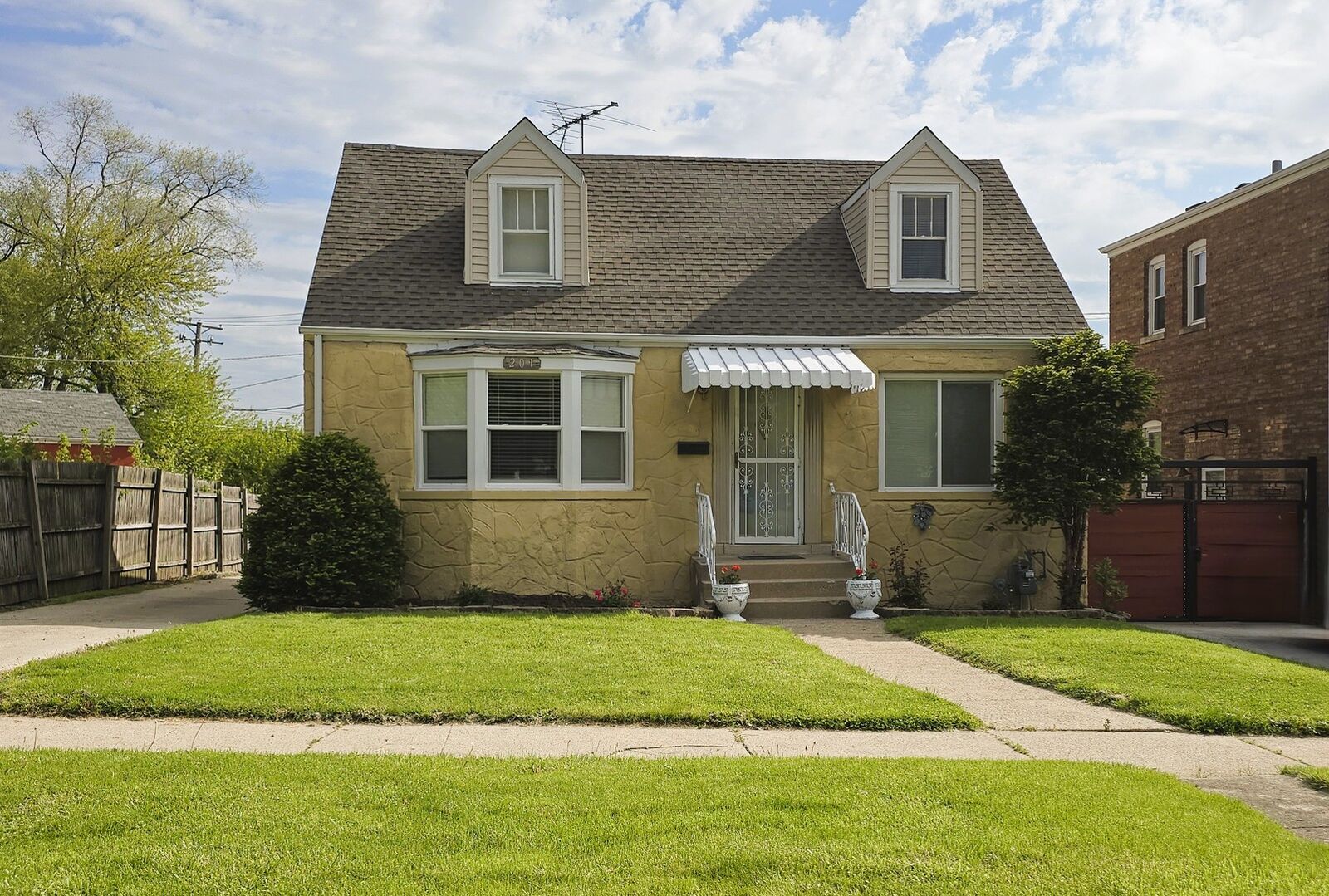 Property Photo:  201 Broadway Avenue  IL 60411 