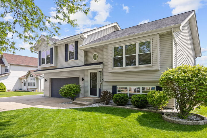 Property Photo:  1552 Stefanie Lane  IL 60914 