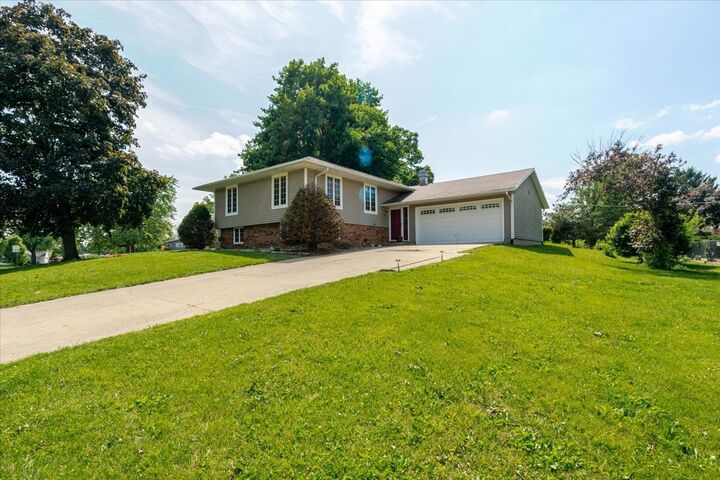 Property Photo: 907 S Quincy Street IL 61727
