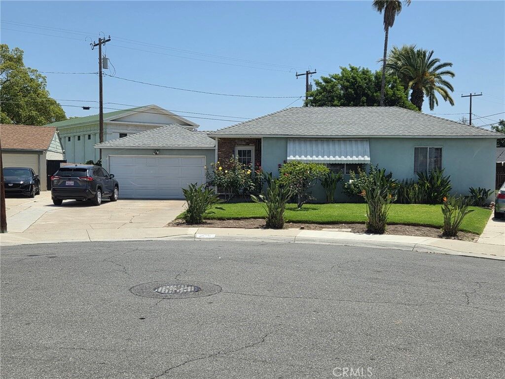 Property Photo:  1276 E Flower Street  CA 92805 