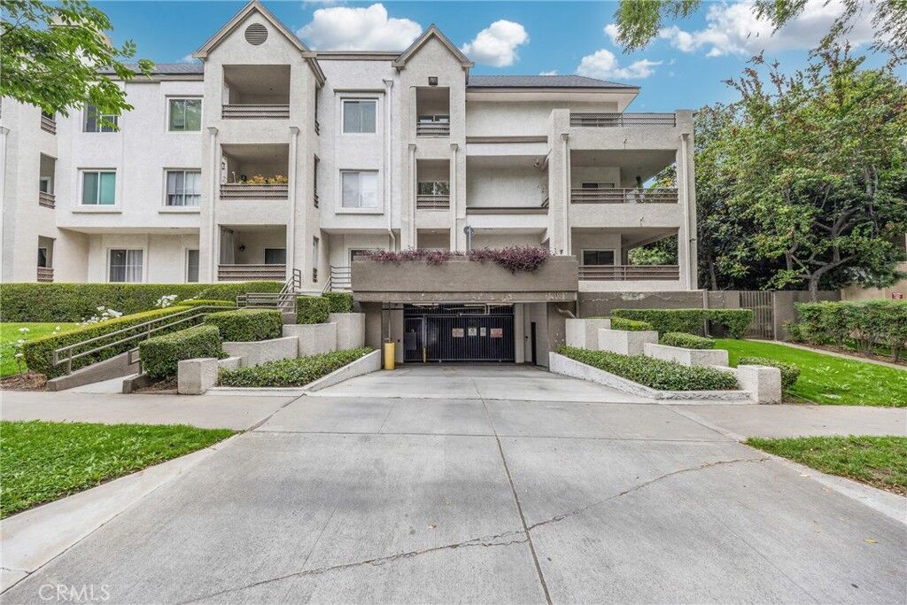Property Photo:  300 N El Molino 327  CA 91101 