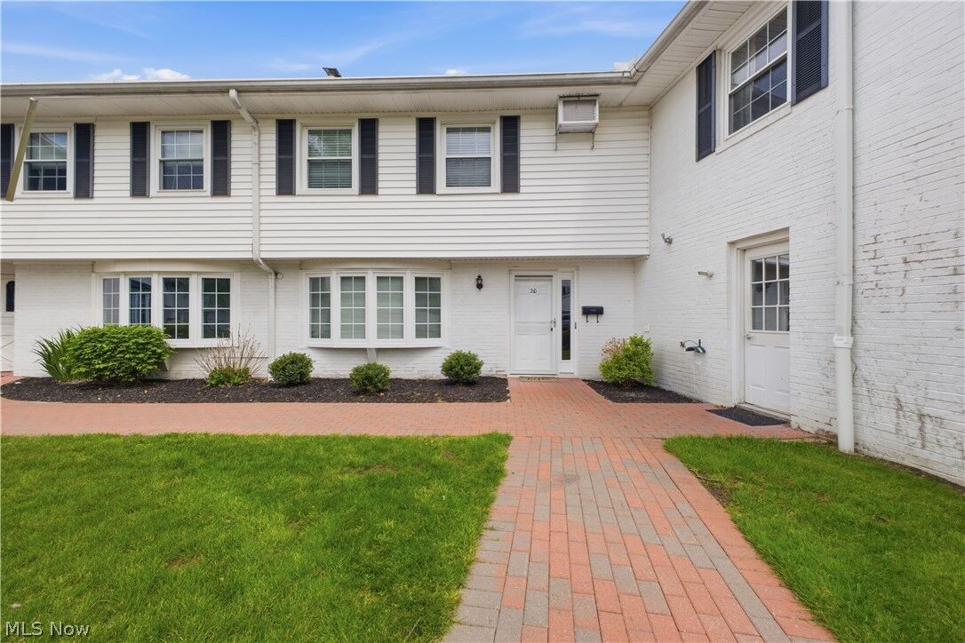 Property Photo:  7 Meadowlawn Drive 20  OH 44060 