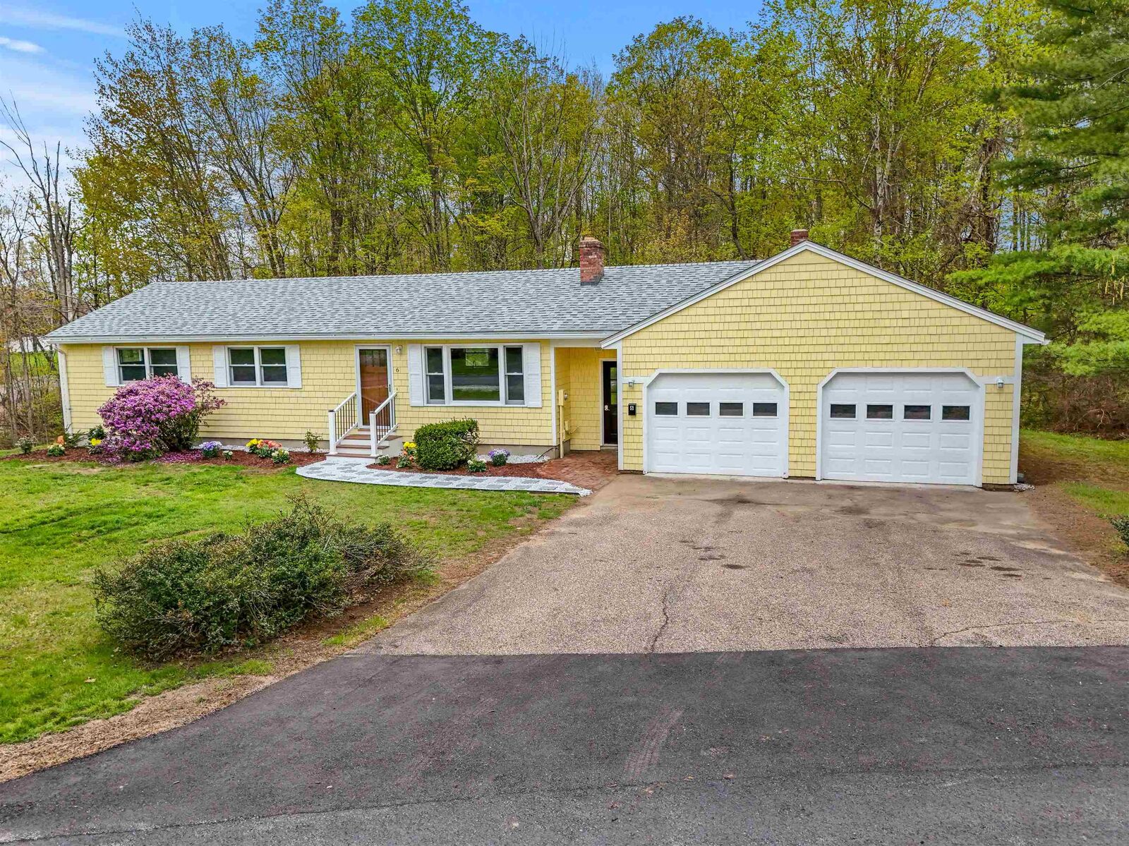 Property Photo: 6 Colonial Drive NH 03249