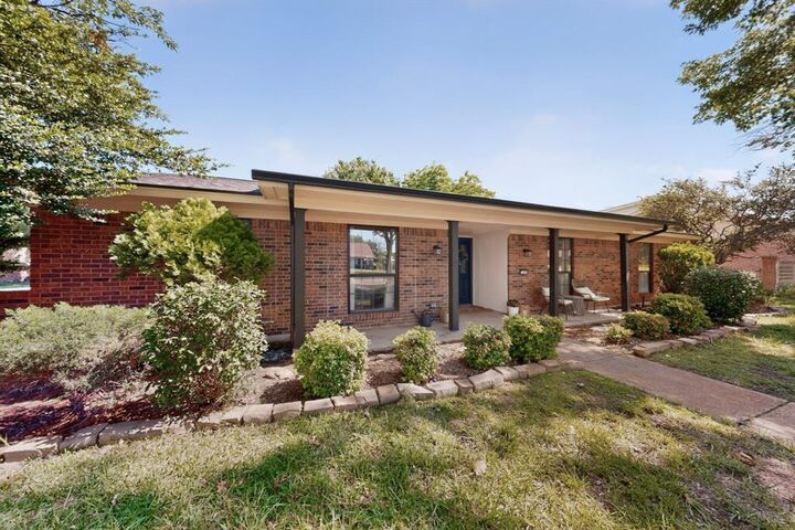 Property Photo: 1301 Dunbarton Drive TX 75081