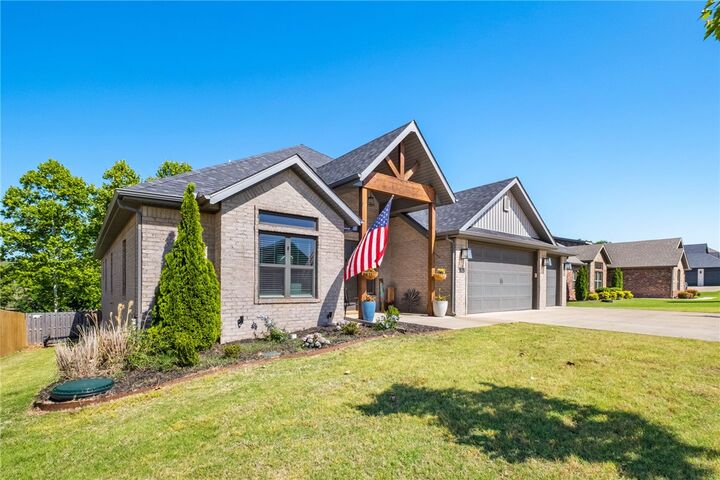 Property Photo:  702 E Valley Lane  AR 72762 