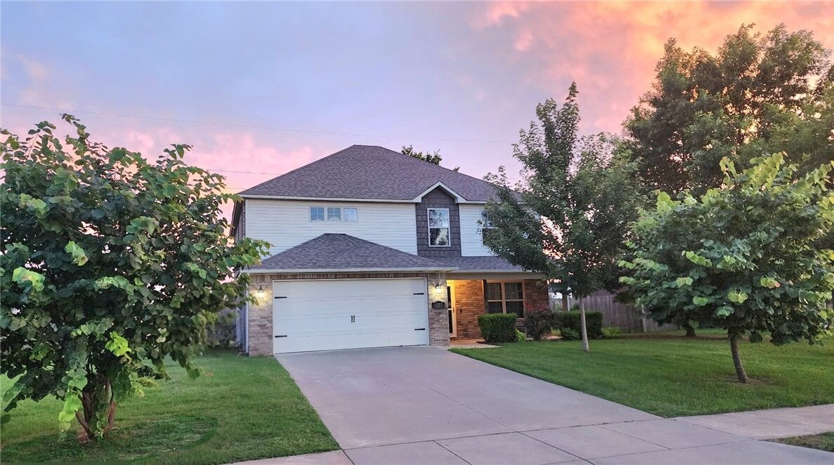 Property Photo:  4207 SW Brownstone Avenue  AR 72712 