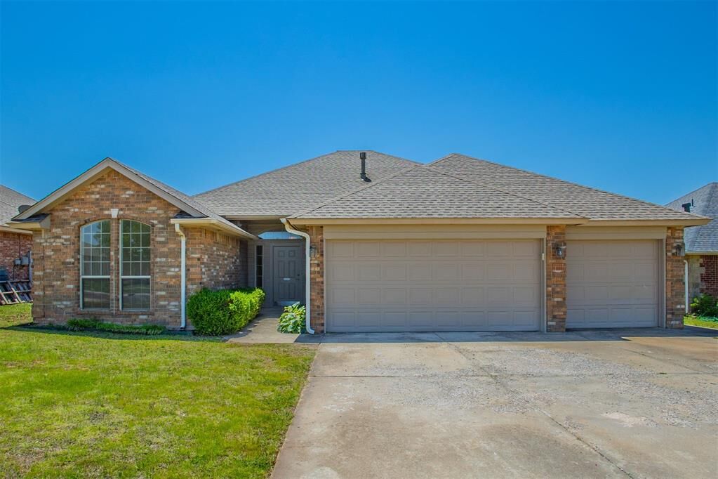 Property Photo:  904 NE 25th Court  OK 73160 