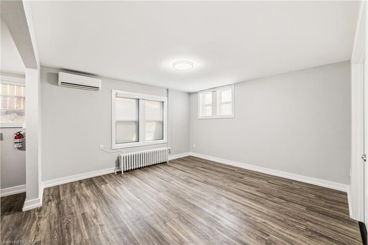 Property Photo:  4 Ottawa Street N 1  ON L8H 3Y7 