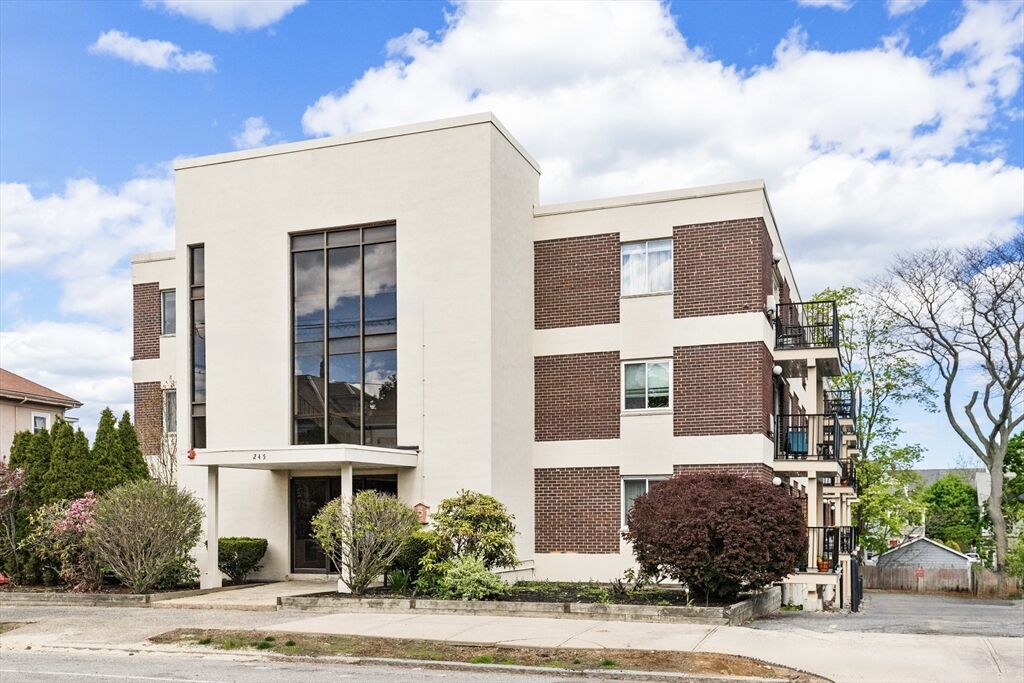 Property Photo:  245 Lafayette St 3G  MA 01970 