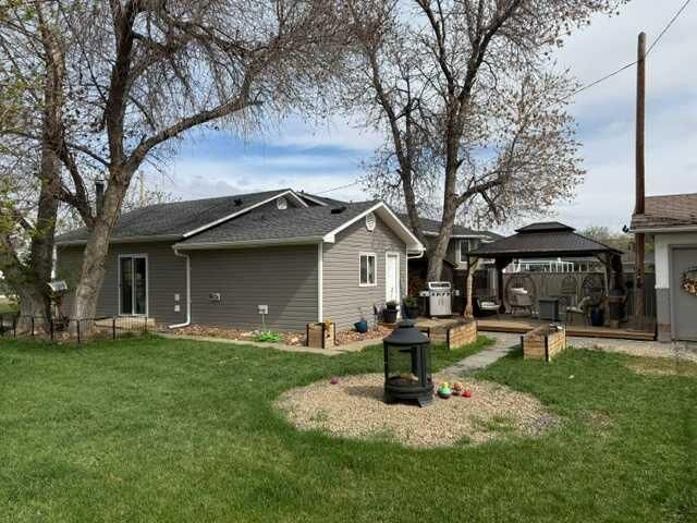 Property Photo:  148 4 Street  AB T0J 0Y0 