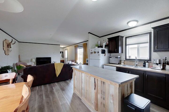 Property Photo: 404 6 Avenue NW 93 AB T0G 2A1