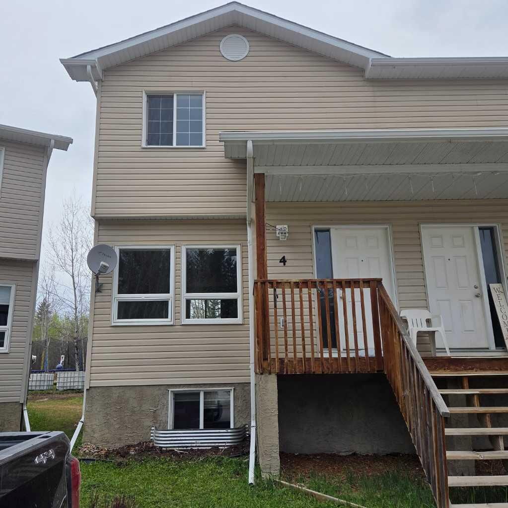 Property Photo:  624 41 Street 4  AB T7E 1A4 
