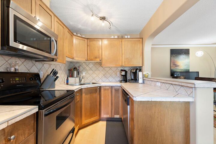 Property Photo:  823 5 Street NE 203  AB T2E 3W9 