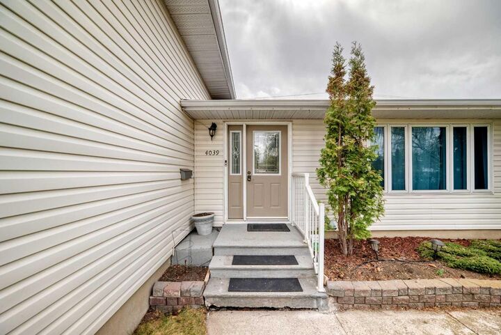 Property Photo: 4039 5 Avenue SW AB T3C 0C2