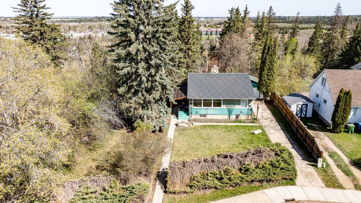 Property Photo:  4110 52 Street  AB T4N 2B9 