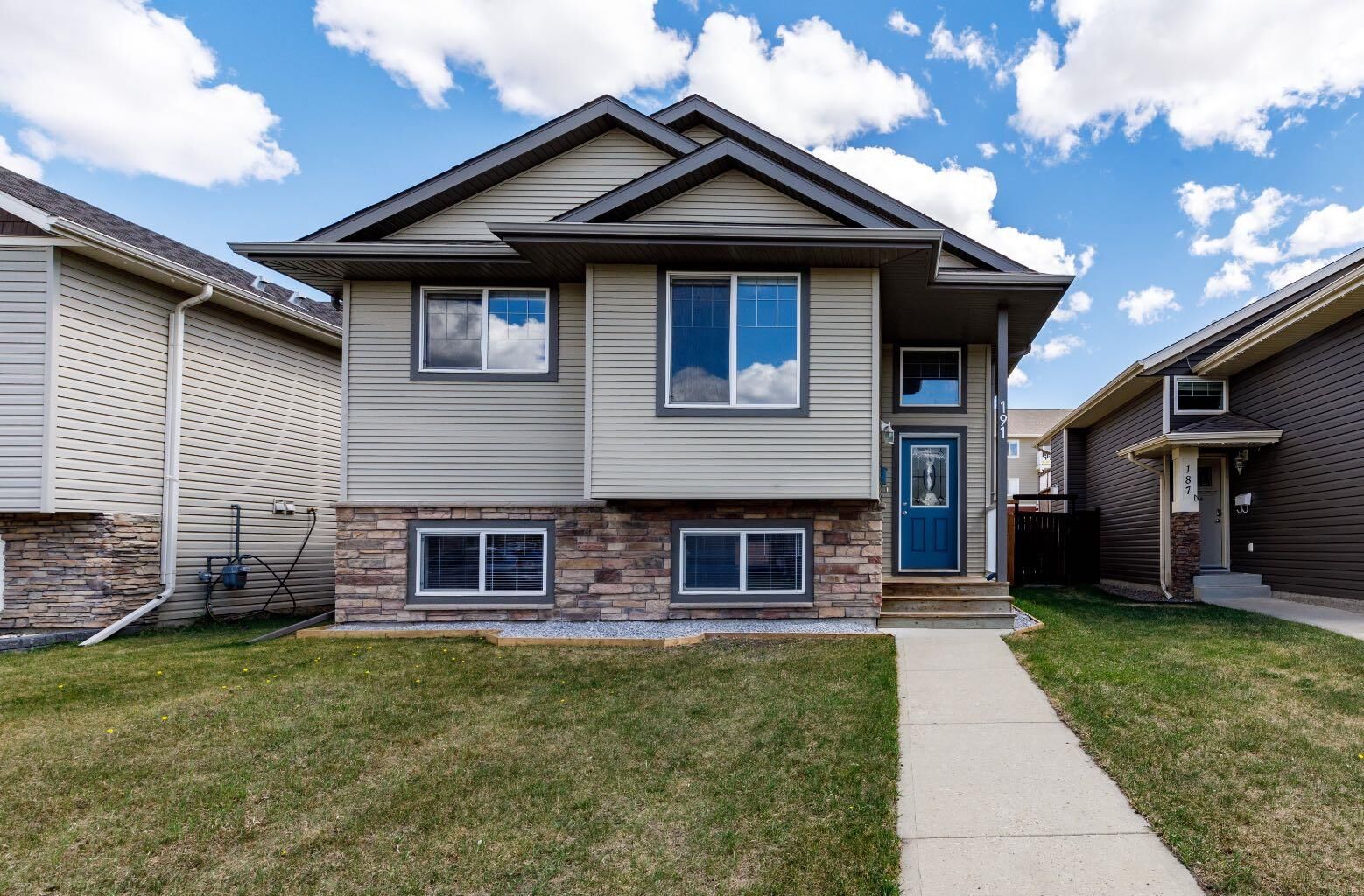 Property Photo:  191 Timberstone Way  AB T4P 0K9 
