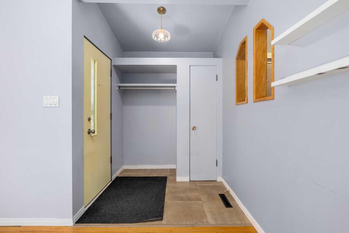 Property Photo:  630 69 Avenue SW  AB T2V 0N9 
