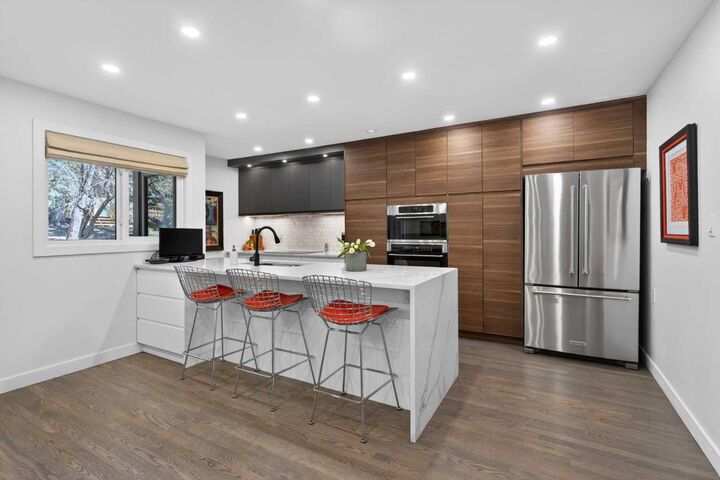 Property Photo:  3130 66 Avenue SW 822  AB T3E 5K8 