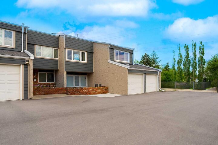 Property Photo: 228 Theodore Place NW 30 AB T2K 5S1