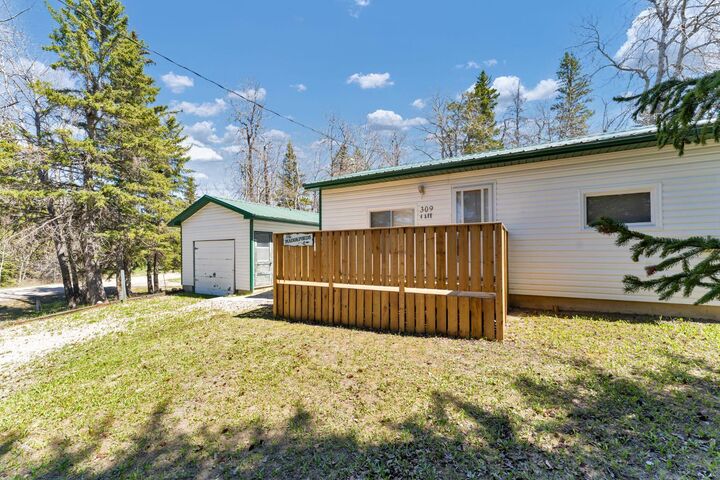 Property Photo:  309 4 Avenue  AB T0J 1C0 