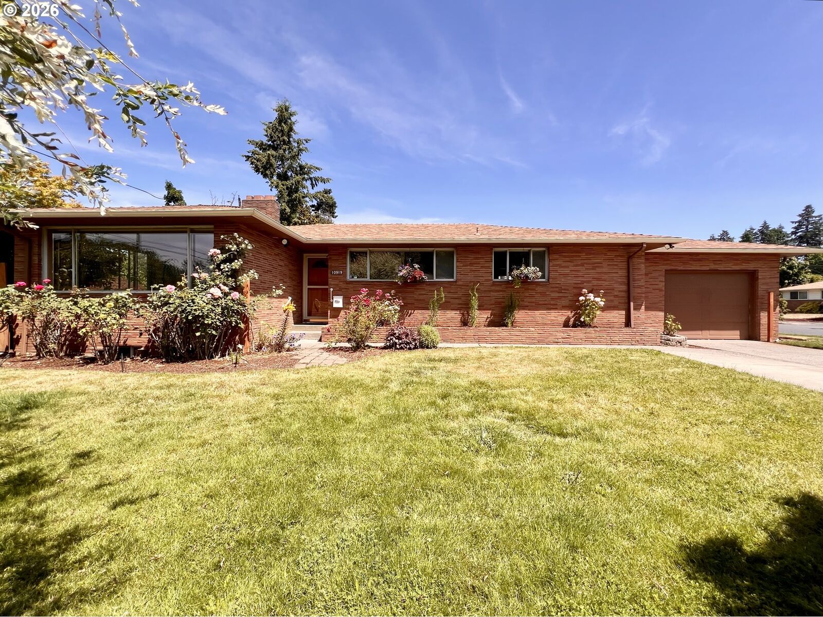 Property Photo:  10919 SE Mill Ct  OR 97216 