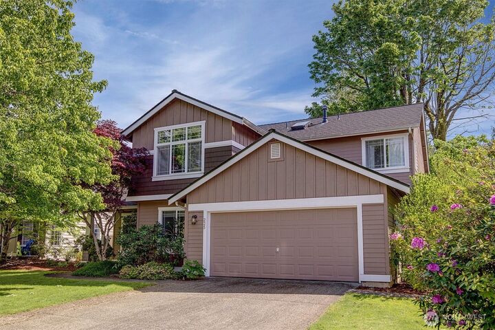 Property Photo: 225 SE 10th Circle WA 98045