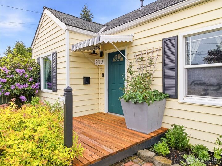 Property Photo:  219  South Lane  WA 98404 