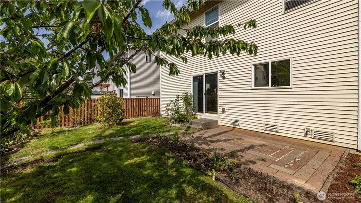 Property Photo:  14610  33rd Place W  WA 98087 