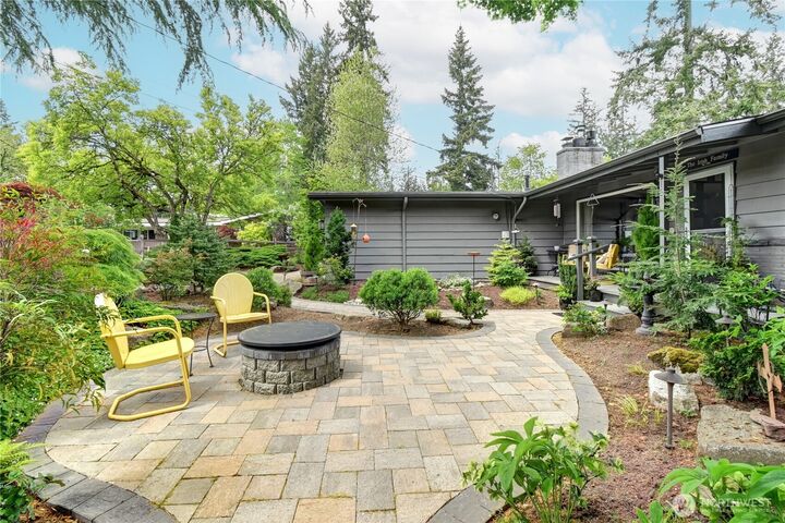 Property Photo:  2430  155th Place SE  WA 98007 