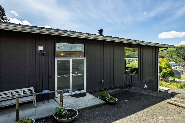 Property Photo:  308 S 6th Street  WA 99328 
