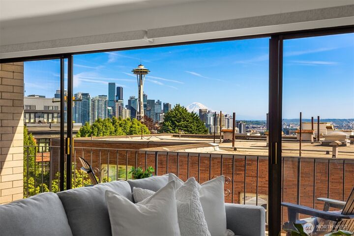 Property Photo:  1001  Queen Anne Avenue N 303  WA 98109 
