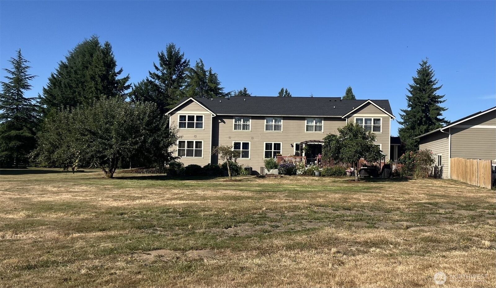 Property Photo:  