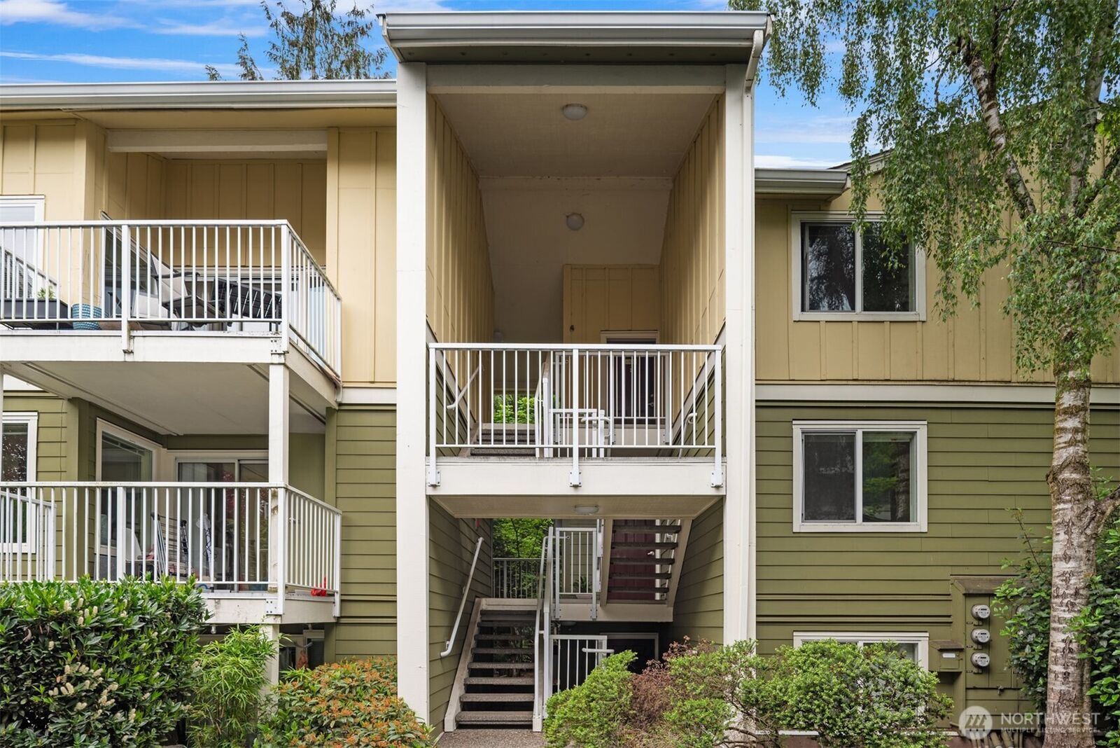 Property Photo:  300 N 130th Street 8-202  WA 98133 