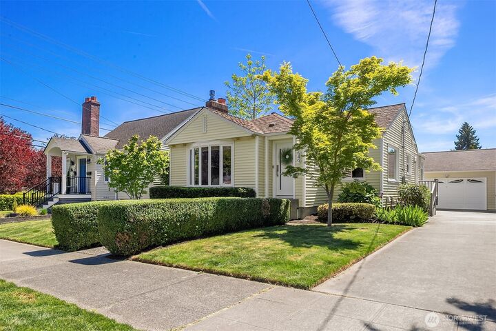 Property Photo:  549 N 77th Street  WA 98103 