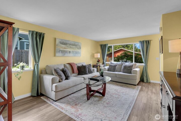 Property Photo:  6628  Beverly Boulevard  WA 98203 
