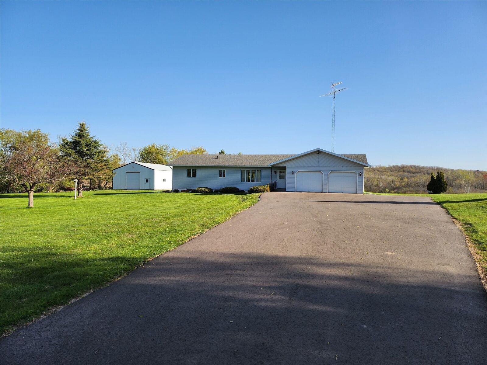 Property Photo:  W16250 County Road F  WI 54817 