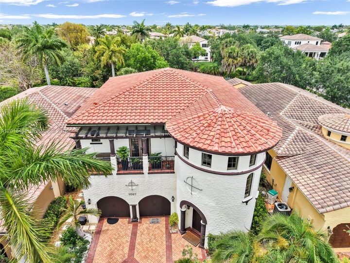 Property Photo: 9587 Exbury Ct FL 33076