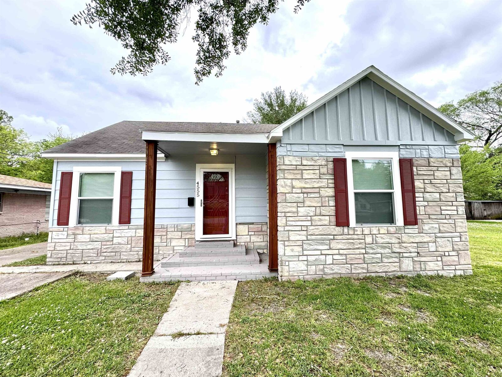 Property Photo: 4555 Hartel St TX 77705