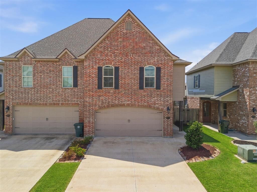 Property Photo: 1530 Lacadie Drive 4 LA 70605