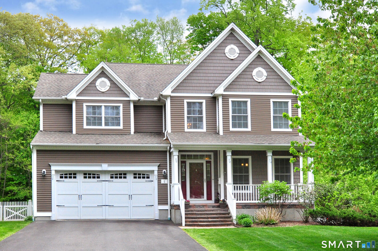Property Photo:  1 Ridgeview Drive  CT 06032 