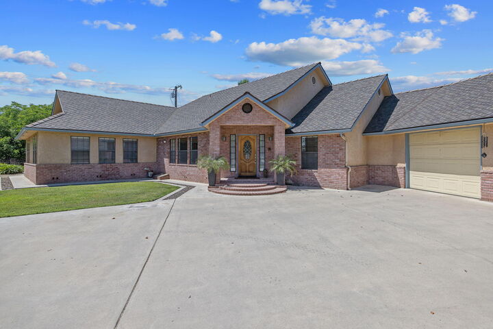 Property Photo:  12268 Ave 328  CA 93291 
