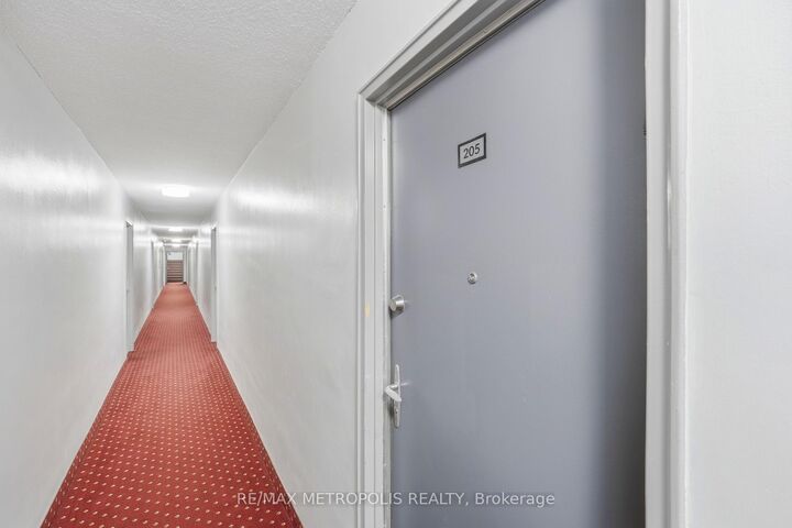Property Photo: 5877 Bathurst Street 205 ON M2R 1Y7