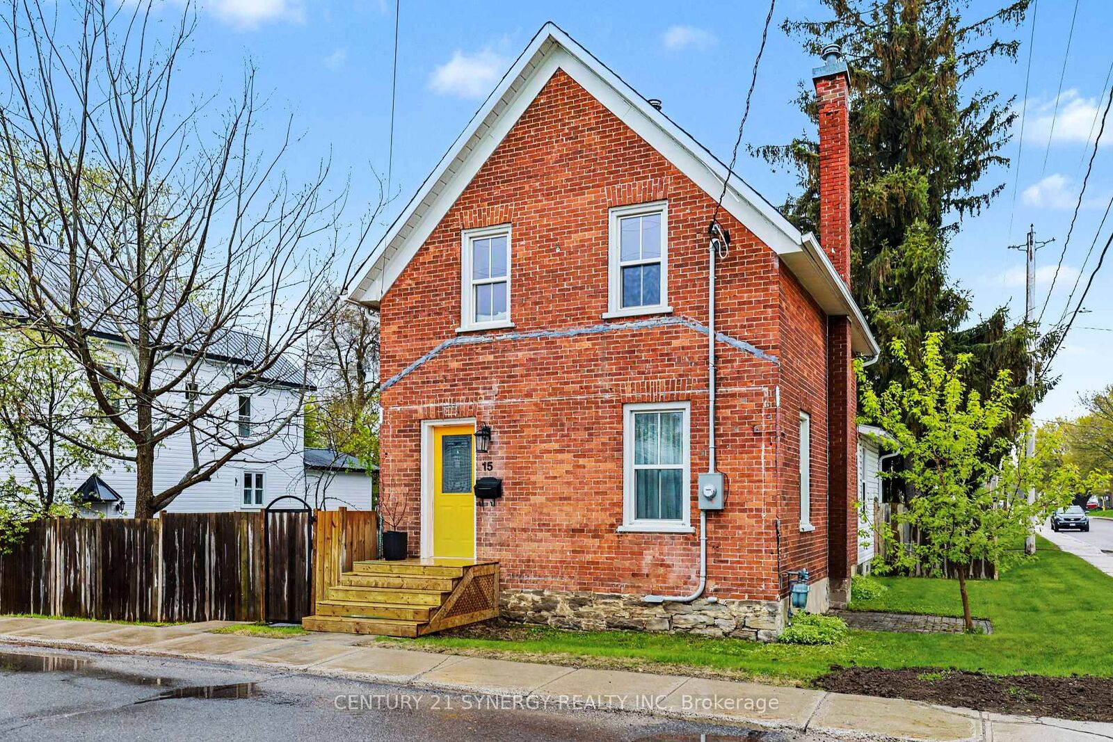 Property Photo: 15 Alfred Street ON K7A 4H6