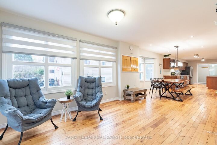 Property Photo: 687 Innisfil Beach Road ON L0L 2M0