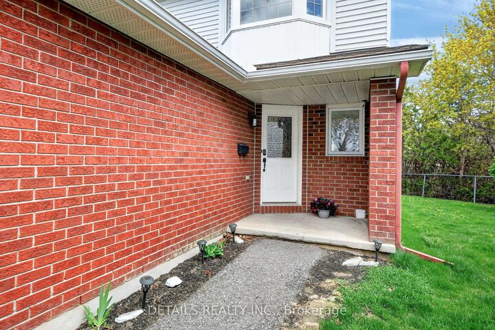 Property Photo: 23 Clifford Private 43 ON K1G 4Y8