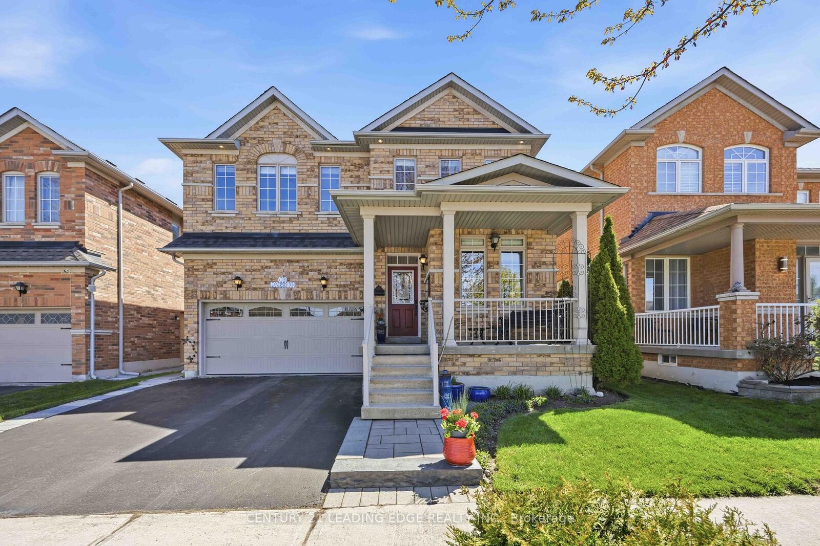 Property Photo:  156 Landsdown Crescent  ON L6E 1M5 