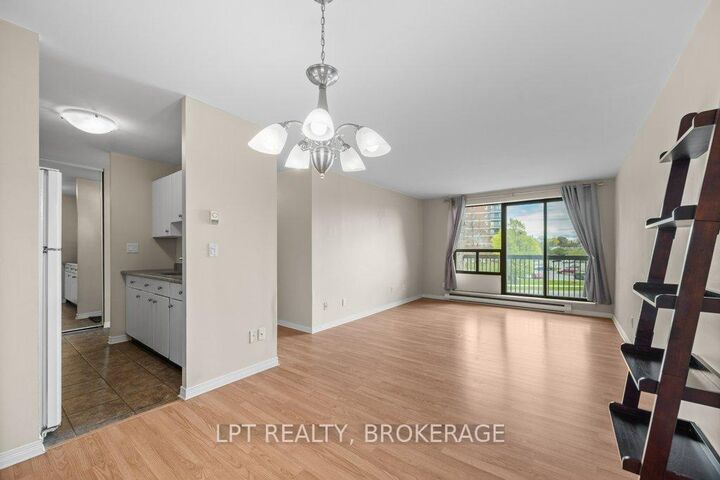 17 Eldon Hall Place 303 — photo 1
